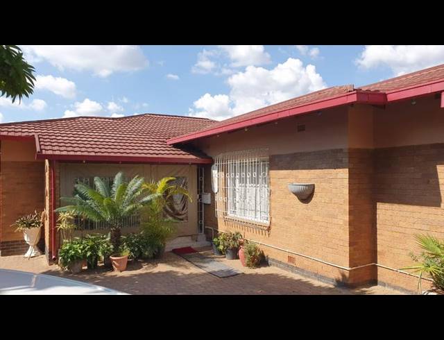 4 BEDROOM HOUSE FOR SALE IN PRETORIA WEST